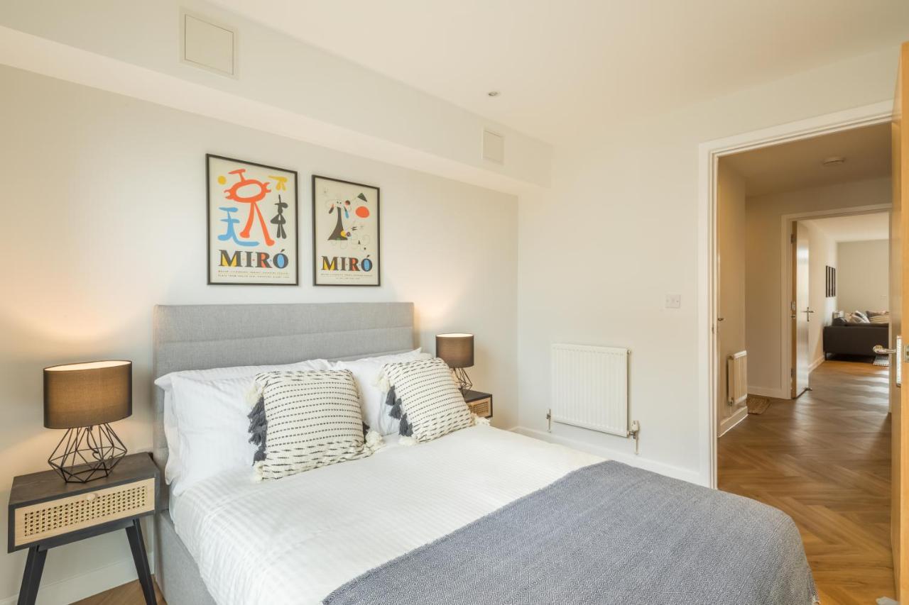 Executive 2Br Apartment Next To Station + Parking Кембридж Экстерьер фото