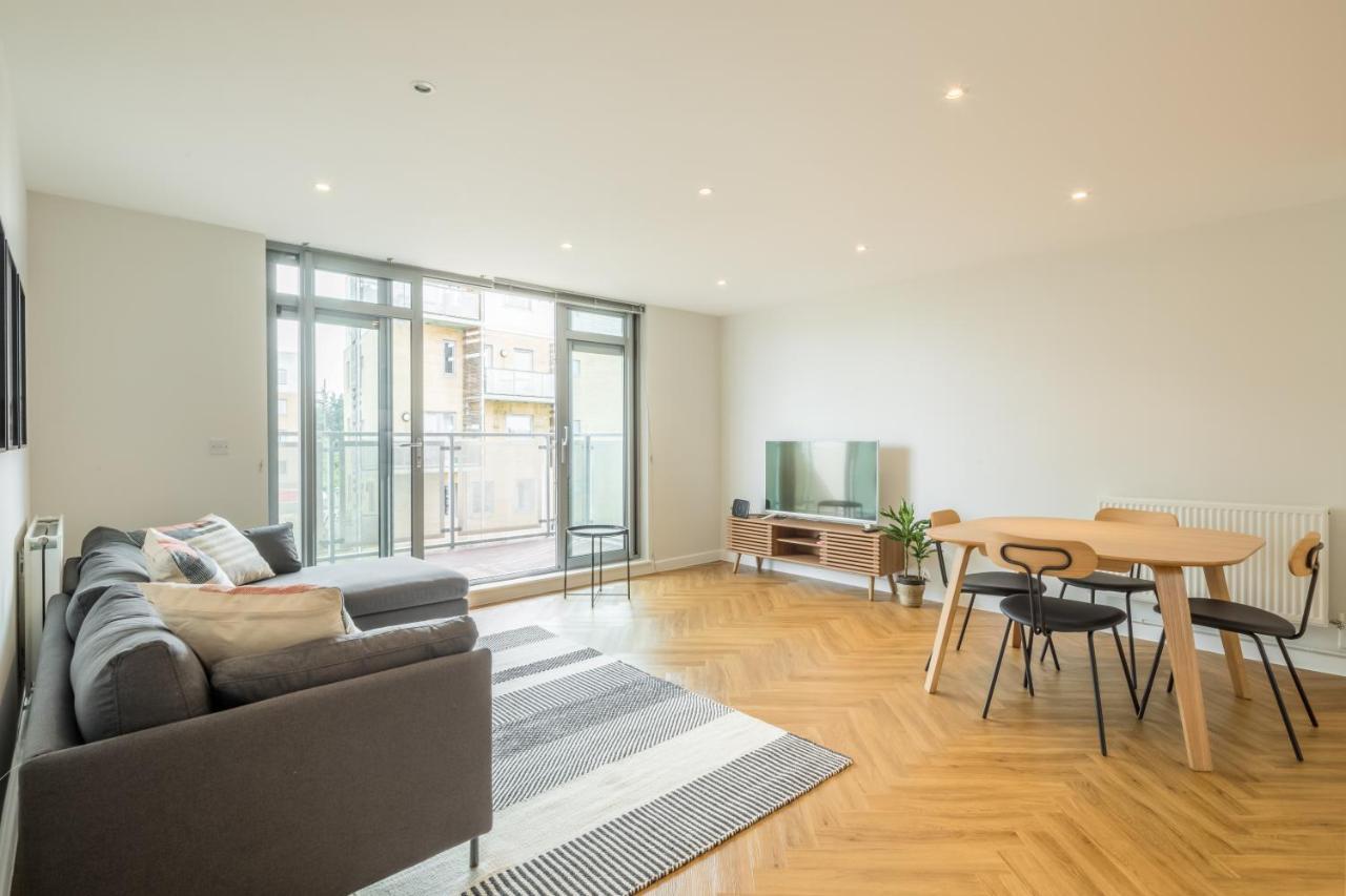 Executive 2Br Apartment Next To Station + Parking Кембридж Экстерьер фото
