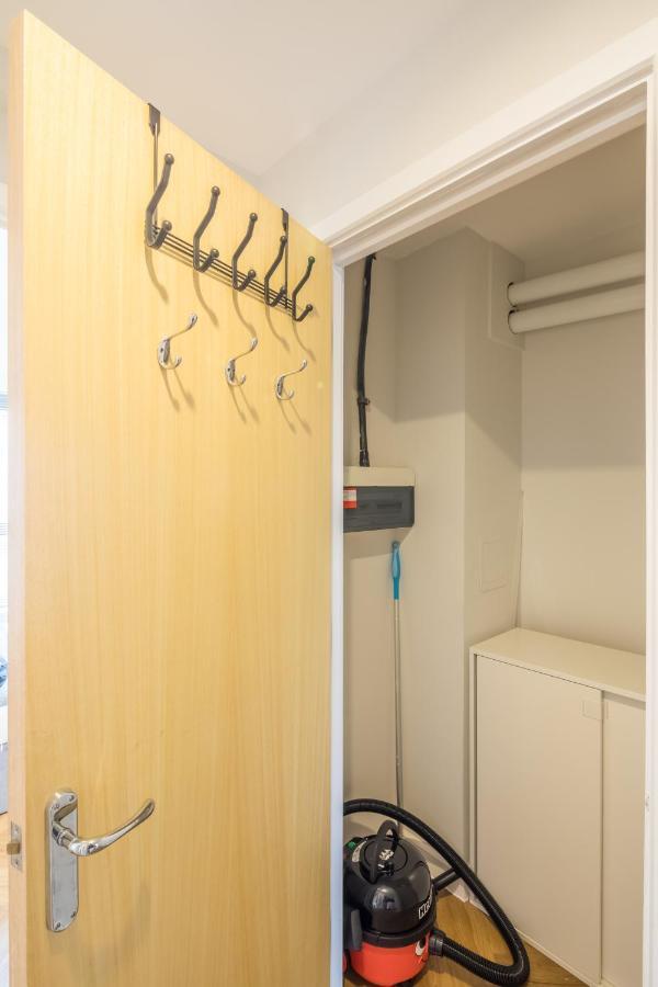 Executive 2Br Apartment Next To Station + Parking Кембридж Экстерьер фото