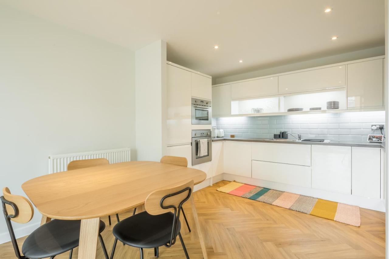 Executive 2Br Apartment Next To Station + Parking Кембридж Экстерьер фото