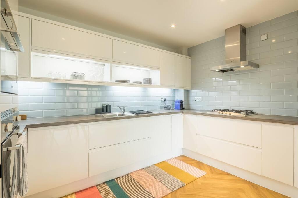 Executive 2Br Apartment Next To Station + Parking Кембридж Экстерьер фото